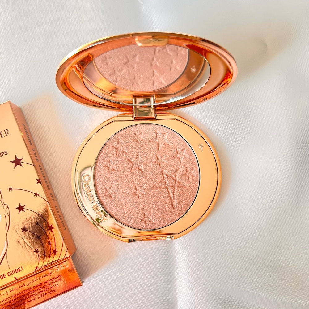 Charlotte Tilbury Glow Glide Highlighter - Picture 11 of 16